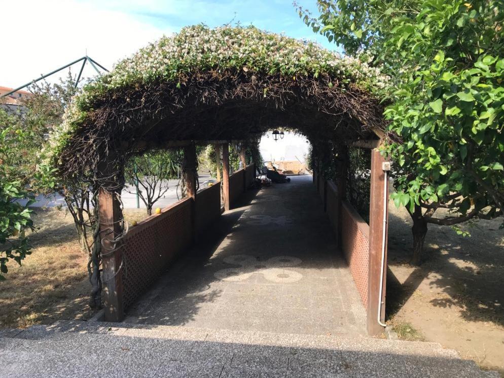 Mary Rose Bed & Breakfast Castel Volturno Bagian luar foto